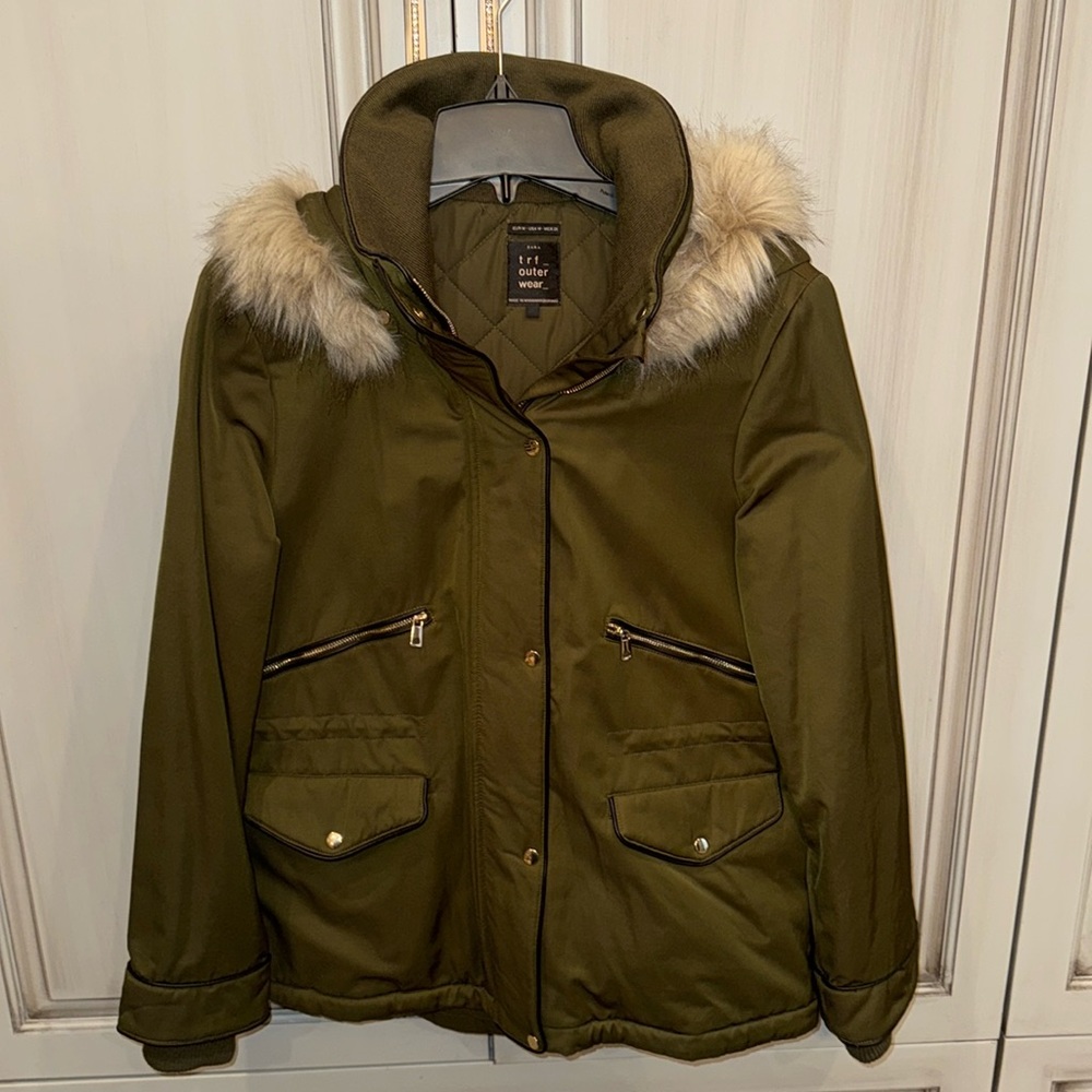EUC Zara outerwear woman’s faux fur removable hooded coat size M
